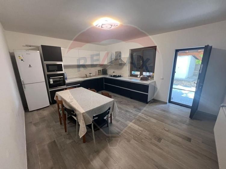 Casa 4 camere Focsani str Militari - 3