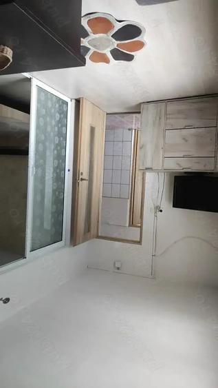 Inchiriez apartament - 2