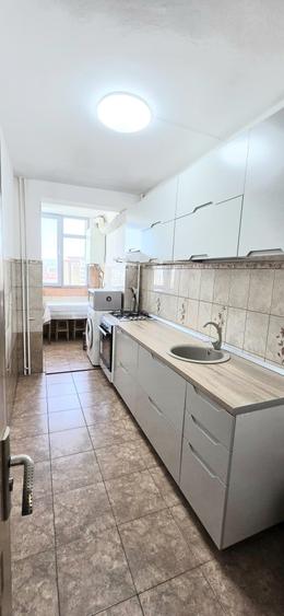 Apartament  3 camere decomandat NICOLINA, Podu Ros, spatios si luminos - 1