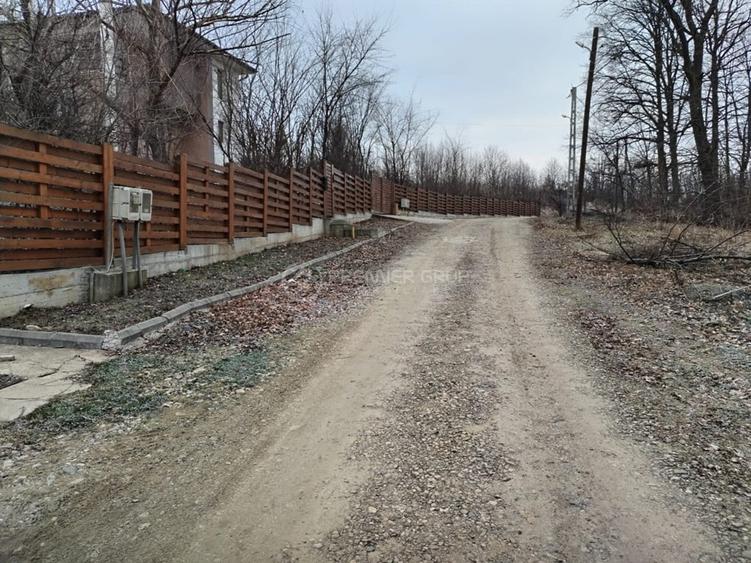 Teren intravilan 975mp, Bârnova, dispune de utilități - 1