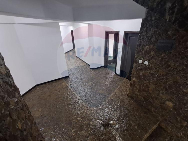 Pensiune Eselnita / 16 camere / Teren - 1448 mp / Ponton - 37