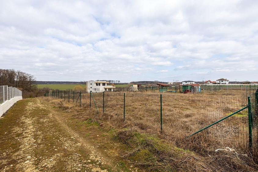 Balotești – teren intravilan cu priveliște superbă, 500–1200 mp, Comision 0% - 5