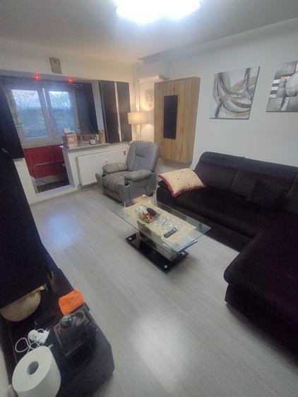 Inchiriez apartament 2 camere - sector 2 , Strada Azotului - 1