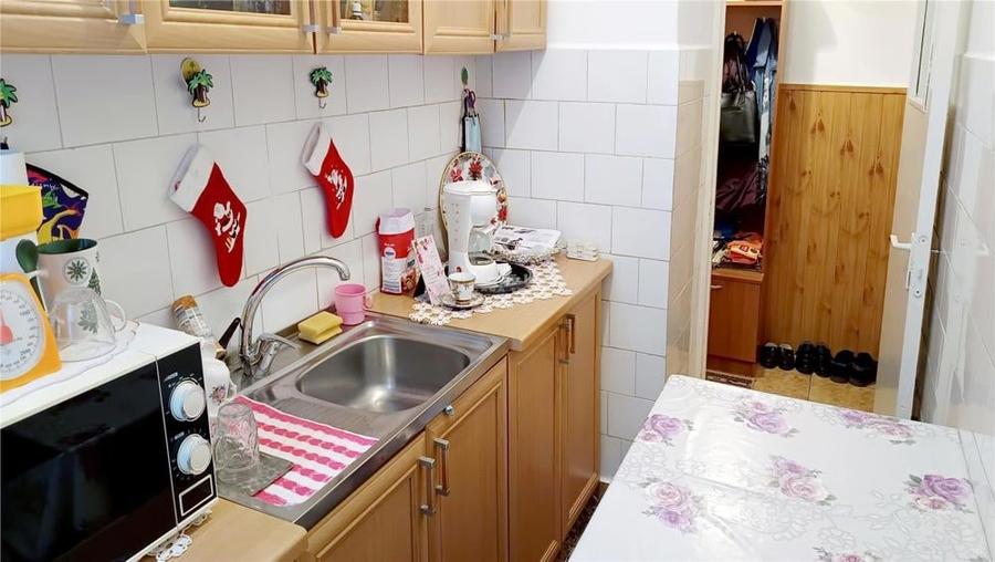 Apartament cu 2 camere semidecomandat în Moldova Nouă