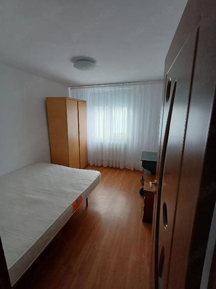 Apartament cu 3 camere semidecomandat în Mărăței