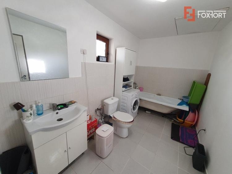 Casă individuală cu 4 camere cu Canalizare în Sânmihaiu Român