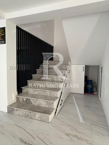 Duplex cu 6 camere cu Canalizare în Nord-Est