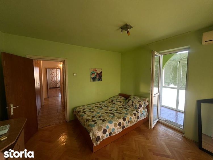 Apartament cu 3 camere în Craiovița Nouă