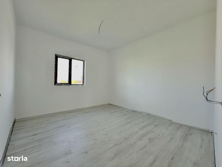 Casă cu 4 camere în Lumina