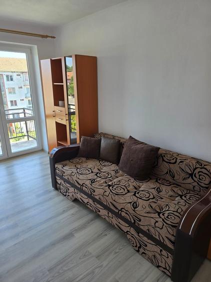Apartament cu 3 camere în Teiu