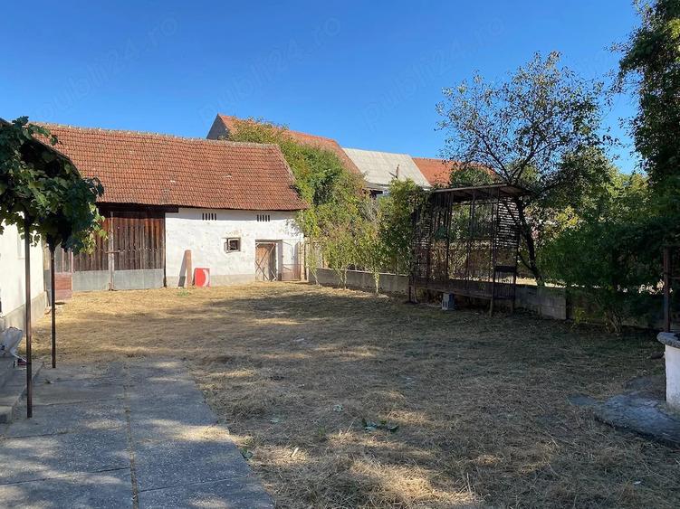 Casă cu 2 camere cu Teren 829 Mp în Beriu