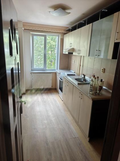 Apartament cu 3 camere decomandat în Exterior Vest