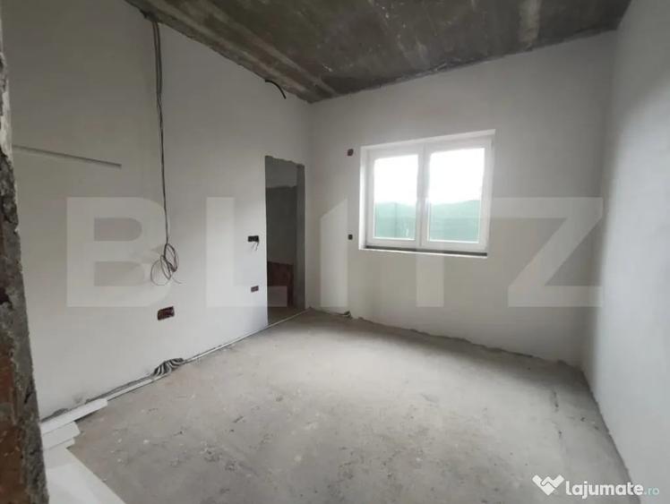 Casă cu 7 camere cu Teren 980 Mp în Sânmartin