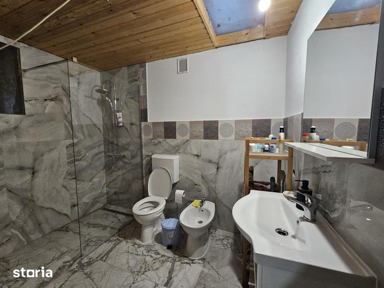 Casă cu 5 camere cu Teren 741 Mp în Dobra