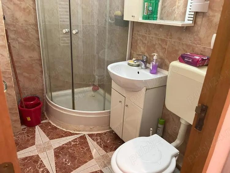 Apartament cu 4 camere decomandat în Vitan