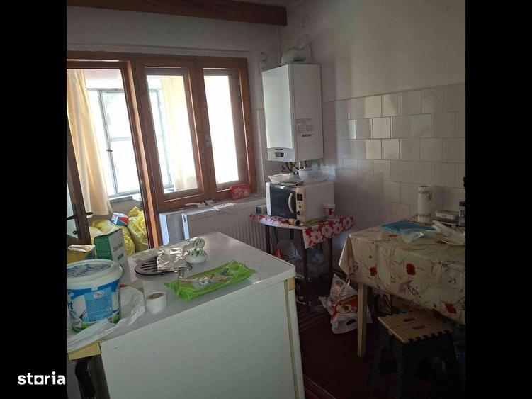 Casă cu 4 camere în Rovine