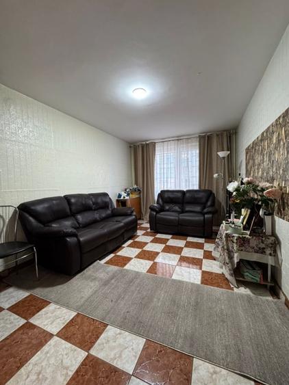 Apartament cu 4 camere semidecomandat, mobilat în Sebastian