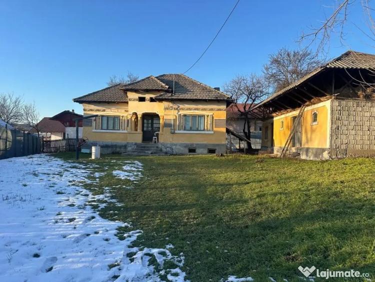 Casă cu 3 camere cu Teren 600 Mp în Priboieni