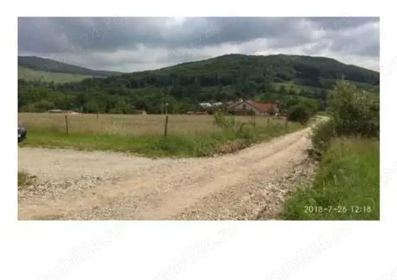 Teren de 1296 mp, în Vâlcele