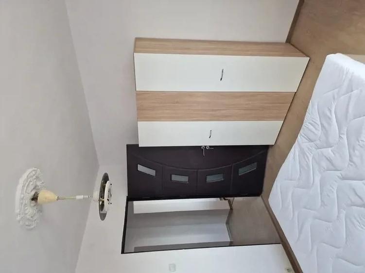 Apartament cu 3 camere semidecomandat în Exterior Vest