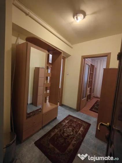 Garsonieră decomandată, mobilată în Craiovița Nouă
