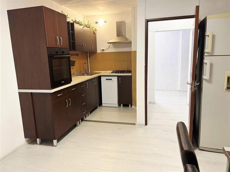 Apartament cu 2 camere decomandat, mobilat în Vitan Mall