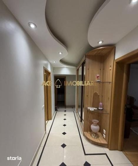 Apartament cu 3 camere în Nerva Traian