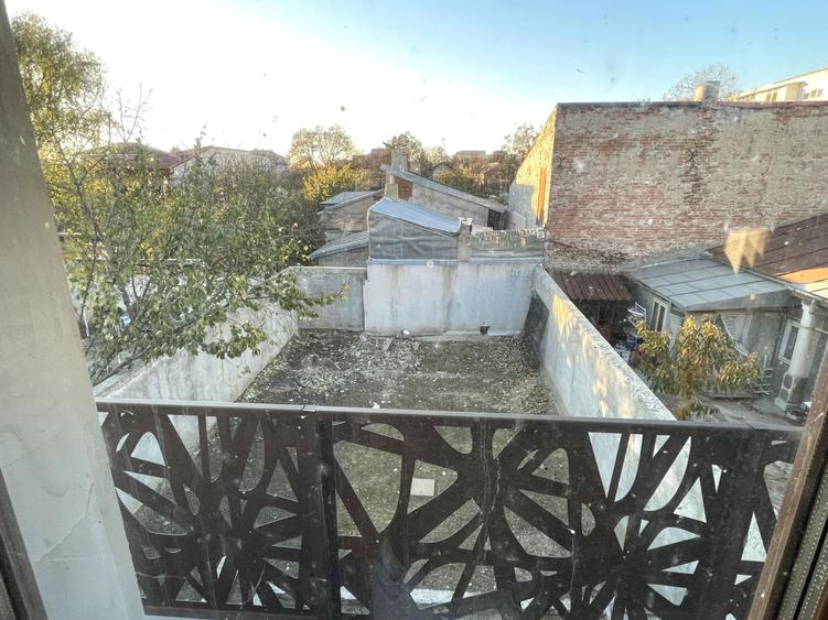 Casă cu 4 camere în Nicolae Bălcescu