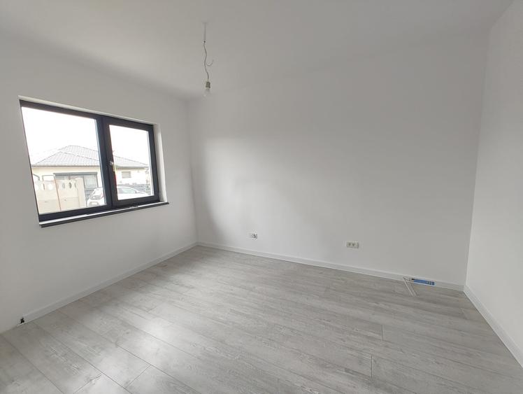 Casă P+E modernă  -  3 dormitoare  -  2 băi  -  347 mp teren - 11