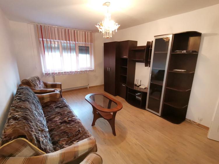 INCHIRIEZ apartament 2 camere decomandat,zona Strand - 1