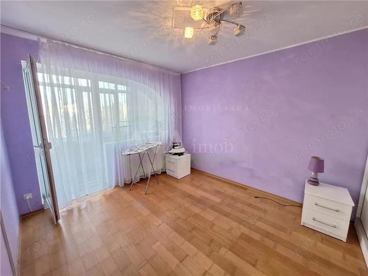 Apartament 3 camere semidecomandat, renovat si semi-mobilat, zona Cora-Bacau - 12