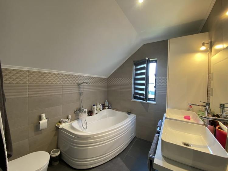 Casa individuala mobilata elegant, 4 camere, 2 bai, gradina Cristian SB - 10