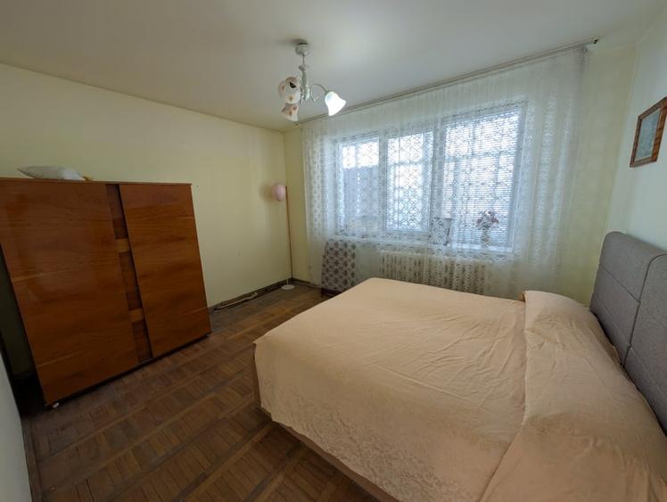 Decomandat, etaj intermediar - 2 camere - spatios - 1