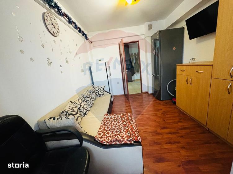 Apartament cu 3 camere de vanzare in zona Craiovita Noua - 2