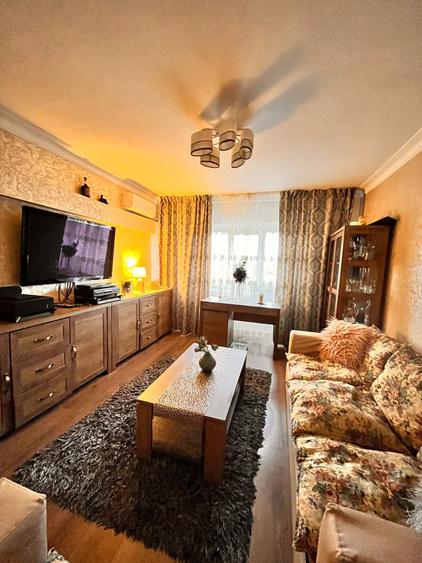 3 camere decomandat,etaj intermediar,zona semicentrală Gara Mare-str Garii,CT - 6