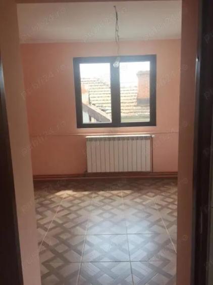 Etaj si mansarda in vila ultracentrala - 1