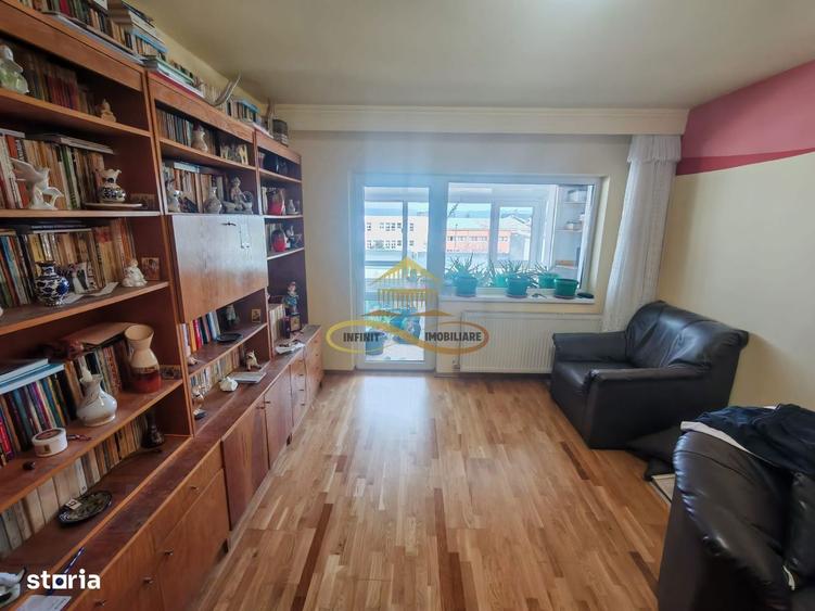 Vand apartament 3 camere decomandate zona Stefan cel Mare - 1