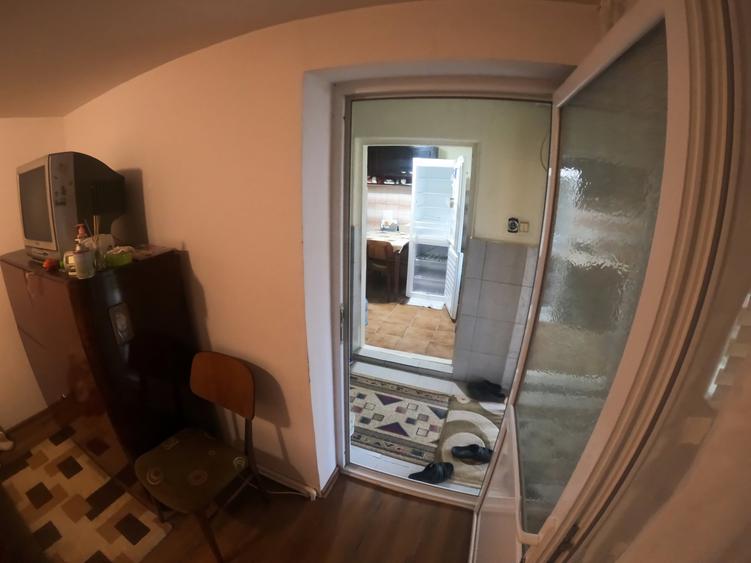 Casă individuală cu 6 camere cu Canalizare în Semicentral