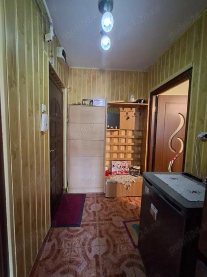 Zona Orizont - 3 camere semidecomandat balcon mobilat centrala etaj 2 - 10