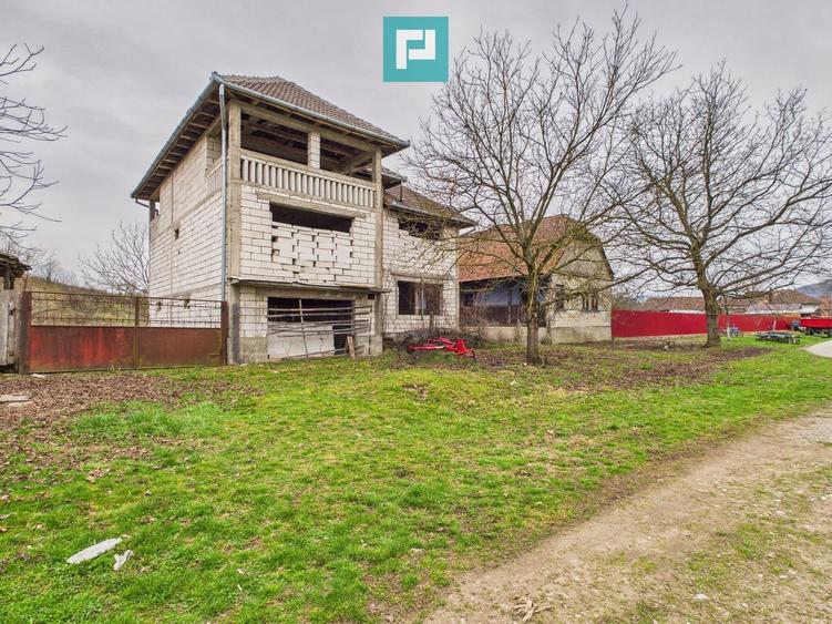 Casă la roșu în localitatea Almaș, Arad. - 3