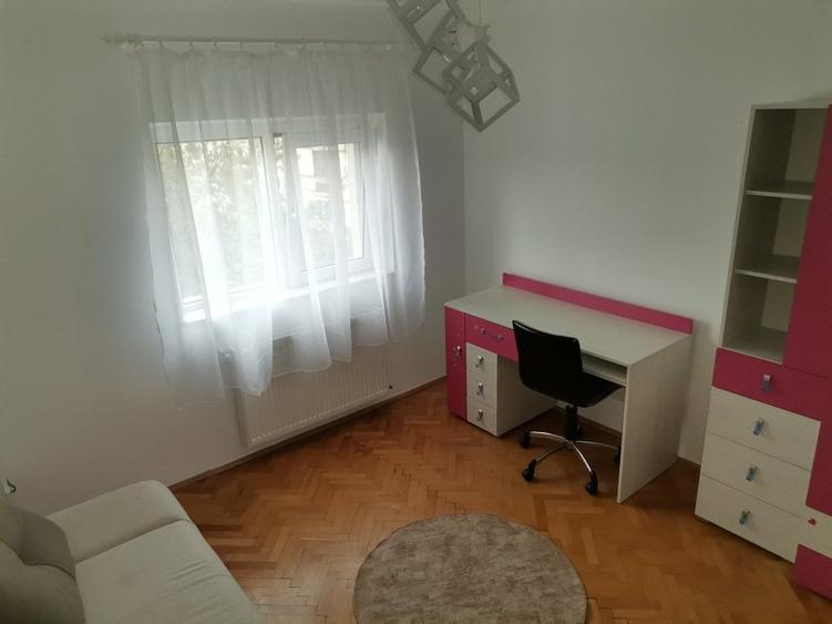 inchiriez apartament 3 camere, proprietar - 1