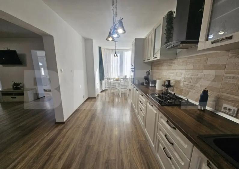 CASA SUPERBA CU 5 CAMERE, 168 MP, IN ?OIMU? LA 15 MINUTE - 11