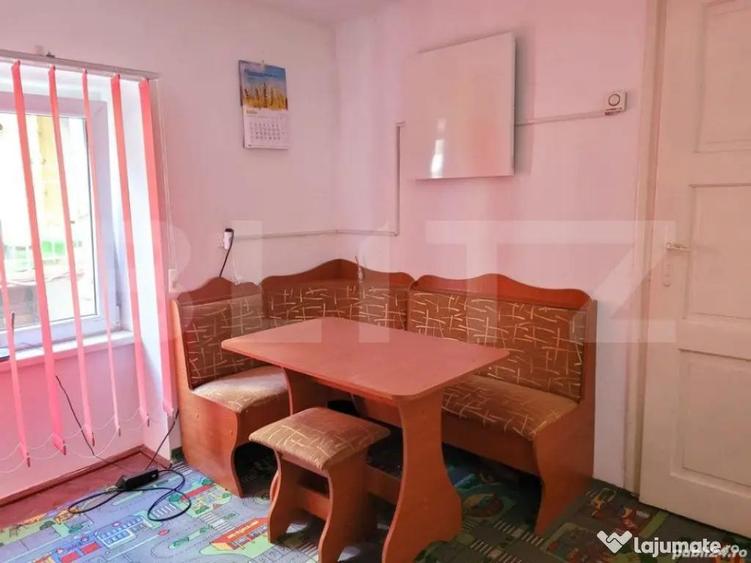 Casa Piata Sfatului compusa din apartament 3 camere, garsoni - 5