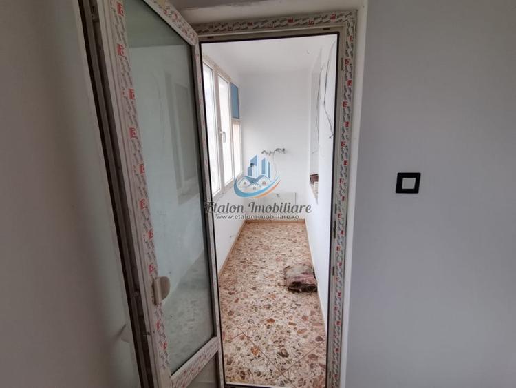 Ap. 3 camere semidecomandat, etaj 2, Piata Darmanesti - 2