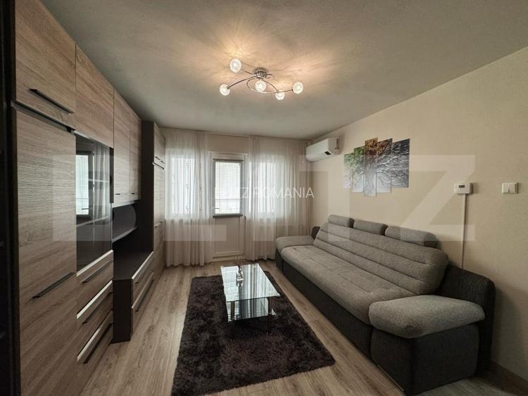 Apartament cu 3 camere, zona Minerului