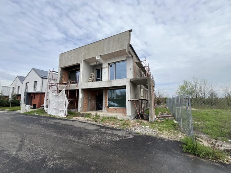 De vanzare vila moderna 5 camere zona Laguna Albastra Corbeanca - 1