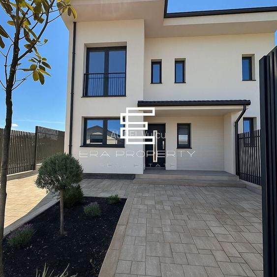Casă tip duplex elegantă, cu finisaje moderne și priveliște panoramică