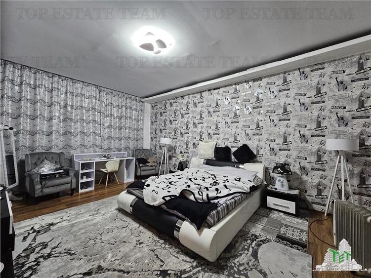 Casa spatioasa si versatila de vanzare in Eforie Nord - ideala pentru locuinta + - 15