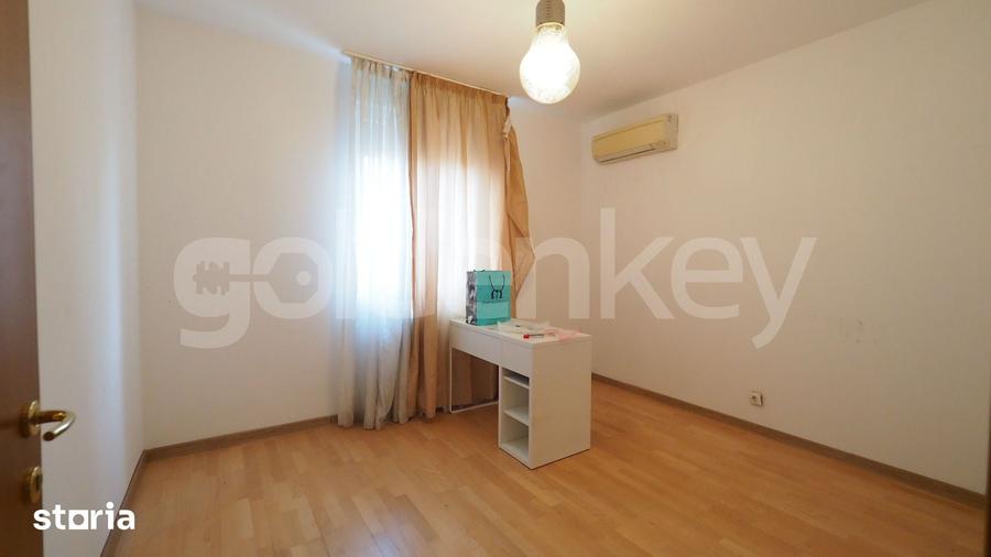 Casă cu 7 camere cu Teren 250 Mp în Central