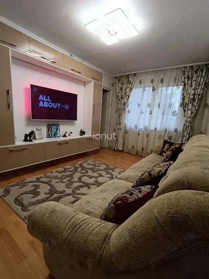 Apartament 3 camere de inchiriat in Inel 2